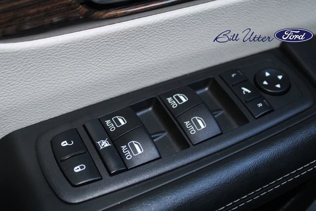 Used 2023 Chrysler Pacifica Limited image 23