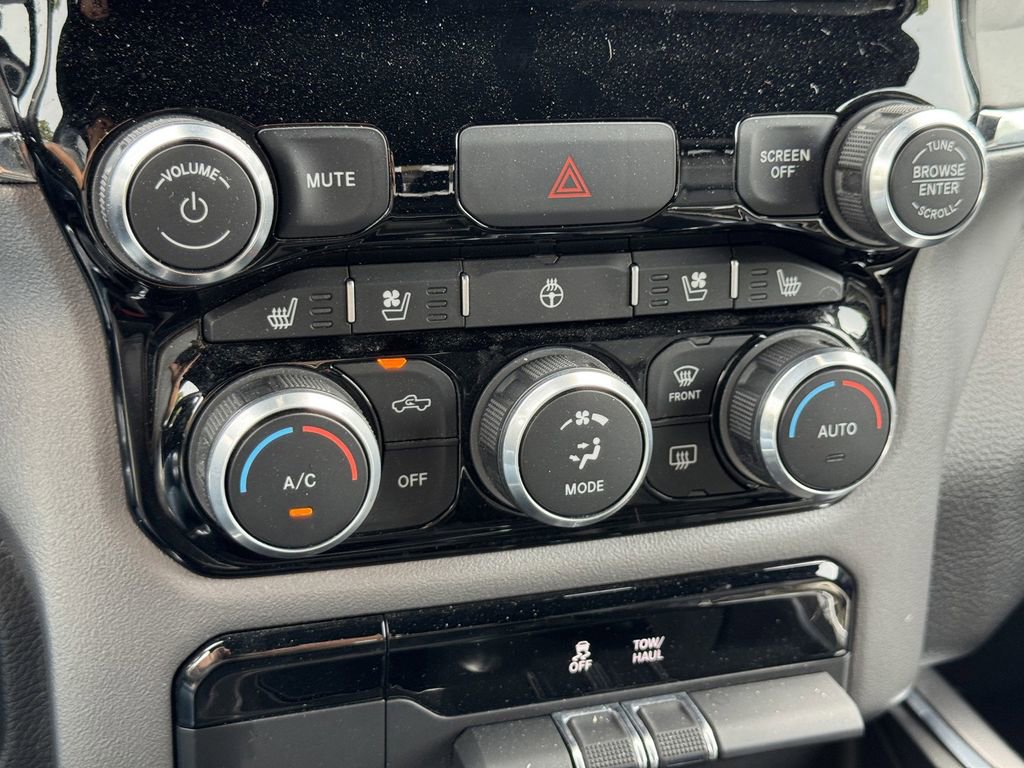 Used 2024 RAM 1500 Laramie AWD/4WD image 22