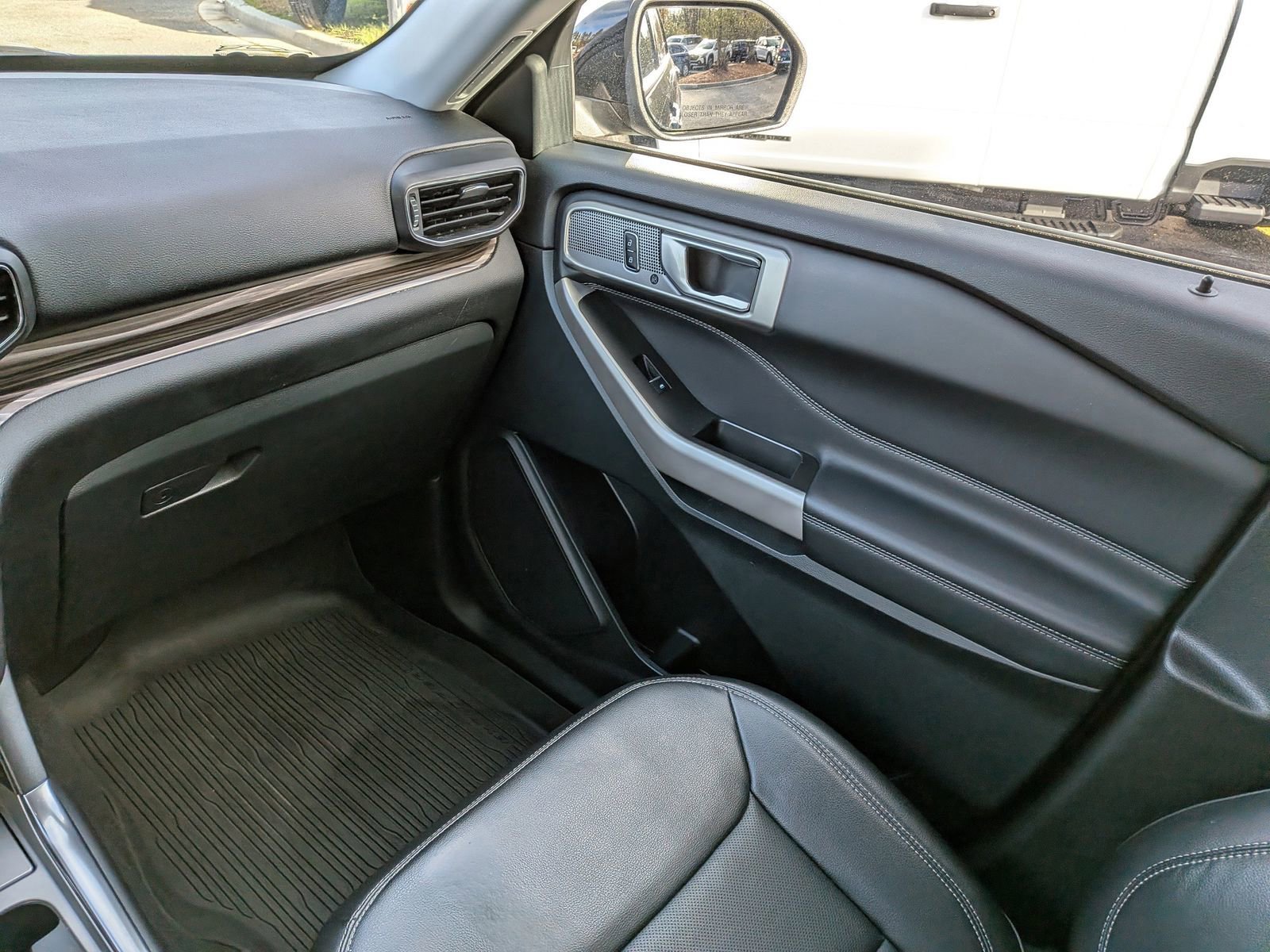 Certified 2023 Ford Explorer Limited w/ Equipment Group 301A image 18