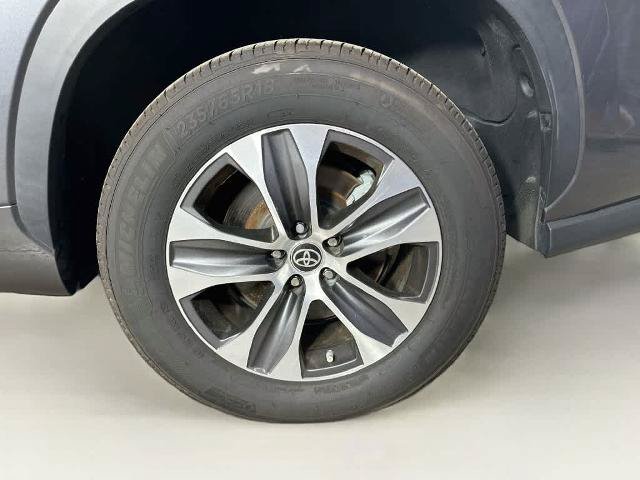 Used 2023 Toyota Highlander XLE FWD image 8