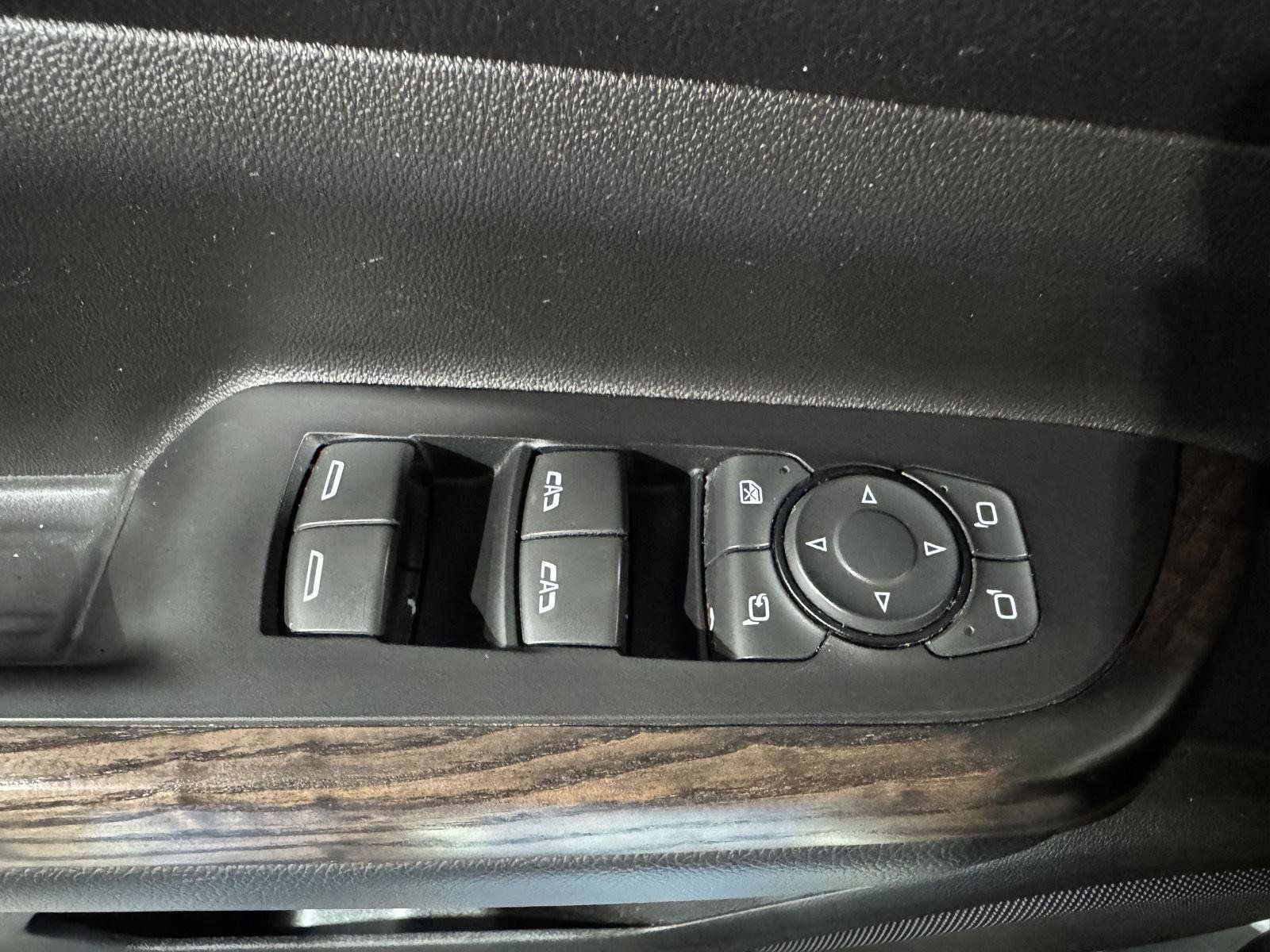 Used 2023 GMC Acadia Denali w/ Trailering Package AWD/4WD image 18