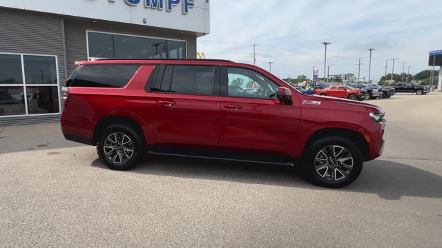 Used 2024 Chevrolet Suburban Z71 w/ Luxury Package AWD/4WD image 2