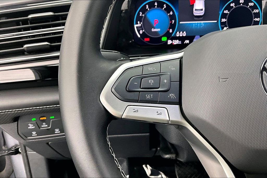 Used 2025 Volkswagen Atlas Cross Sport SE AWD/4WD image 18