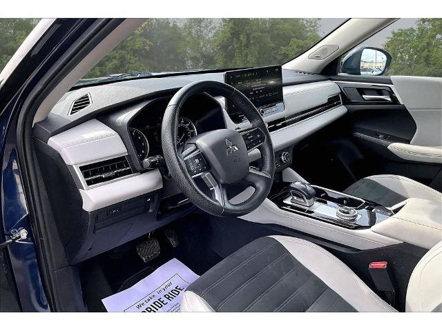 Used 2025 Mitsubishi Outlander SE FWD image 17