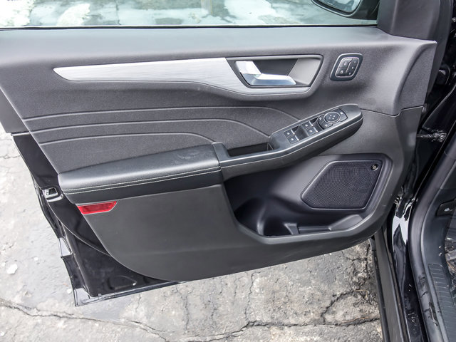 Certified 2024 Ford Escape Platinum w/ Premium Technology Package image 21