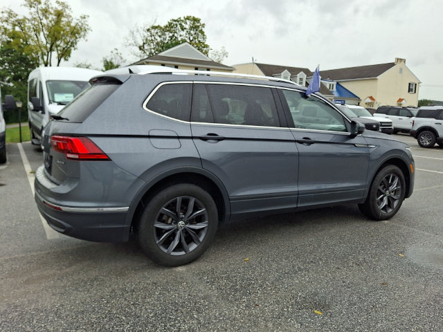 Used 2023 Volkswagen Tiguan SE w/ Panoramic Sunroof Package AWD/4WD image 11