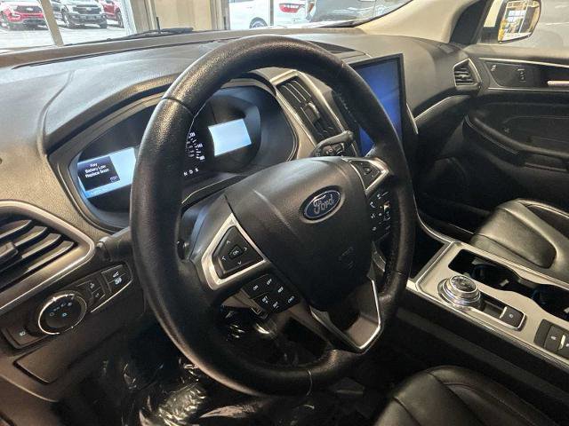 Certified 2022 Ford Edge Titanium w/ Class II Trailer Tow Package image 9