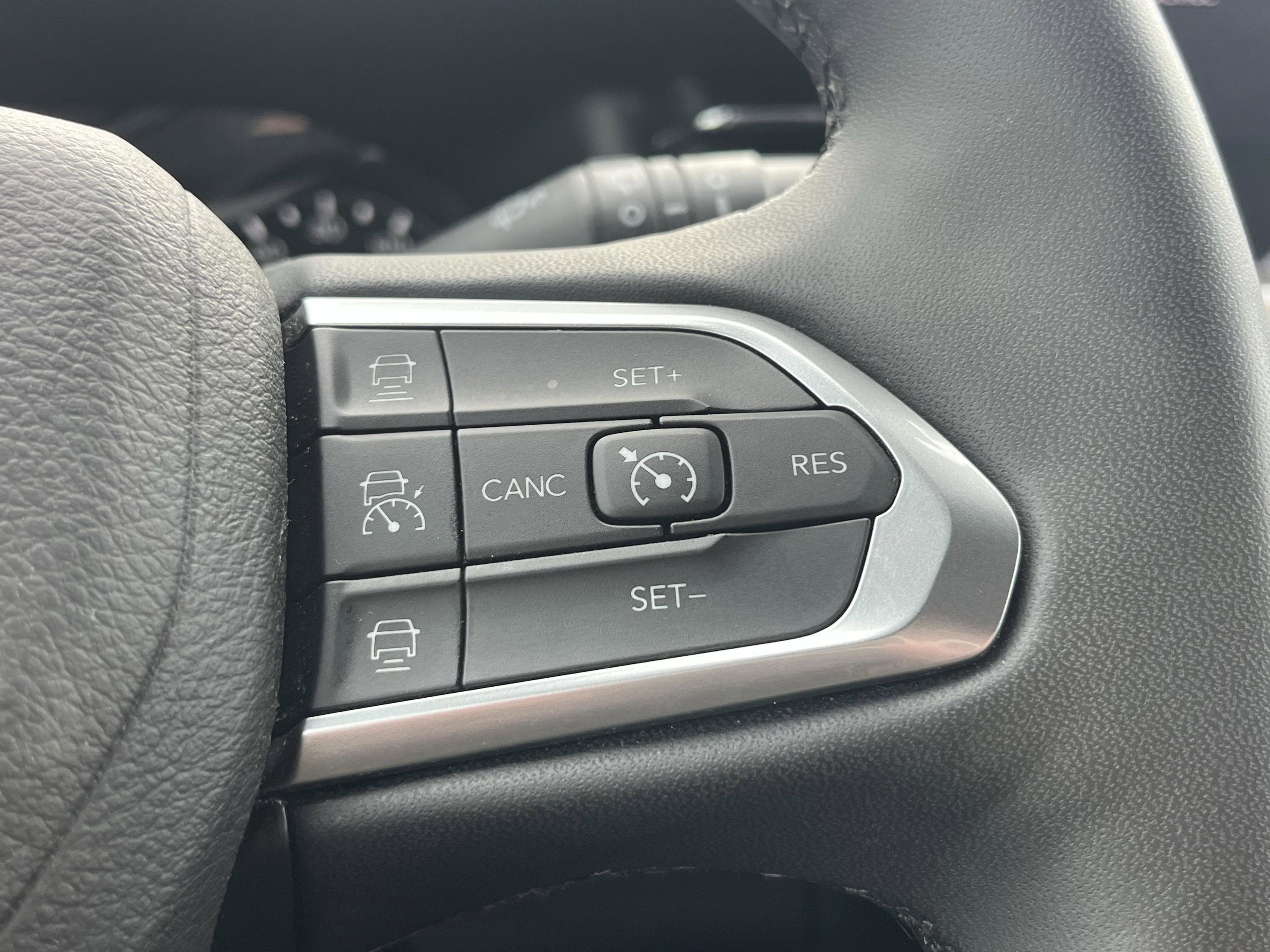 Used 2023 Jeep Compass Limited image 17