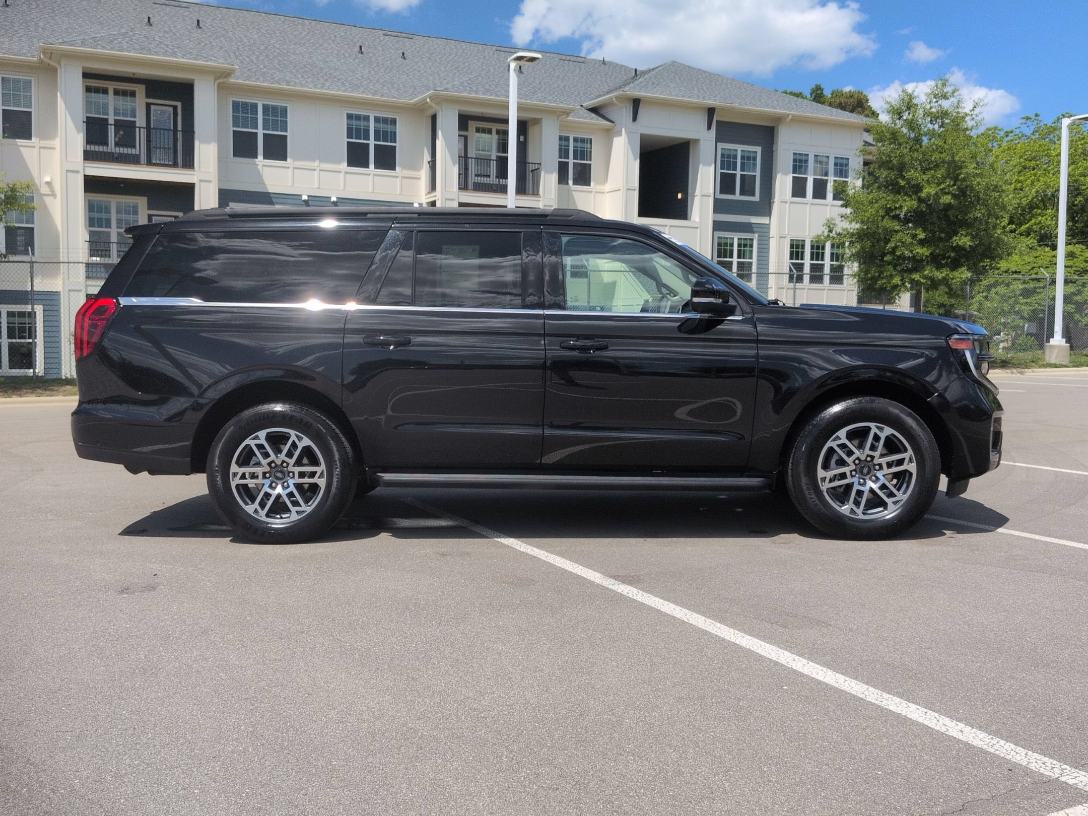 Certified 2025 Ford Expedition Max Active RWD image 3