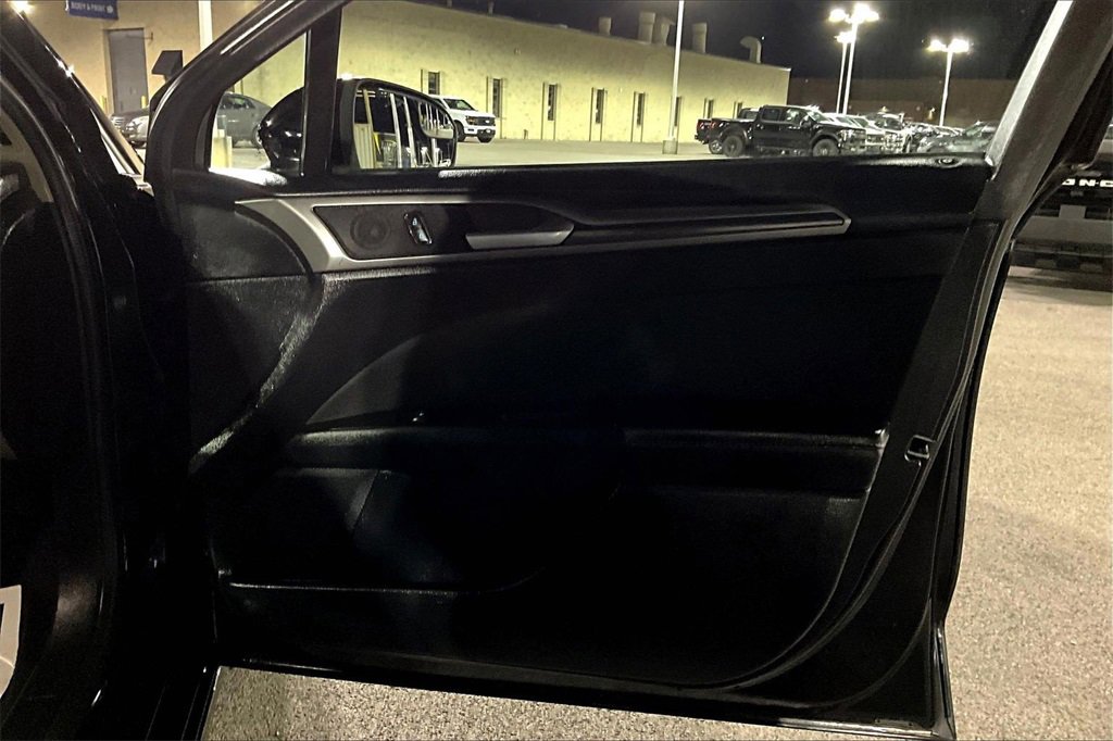 Certified 2017 Ford Fusion SE w/ Equipment Group 601A image 23