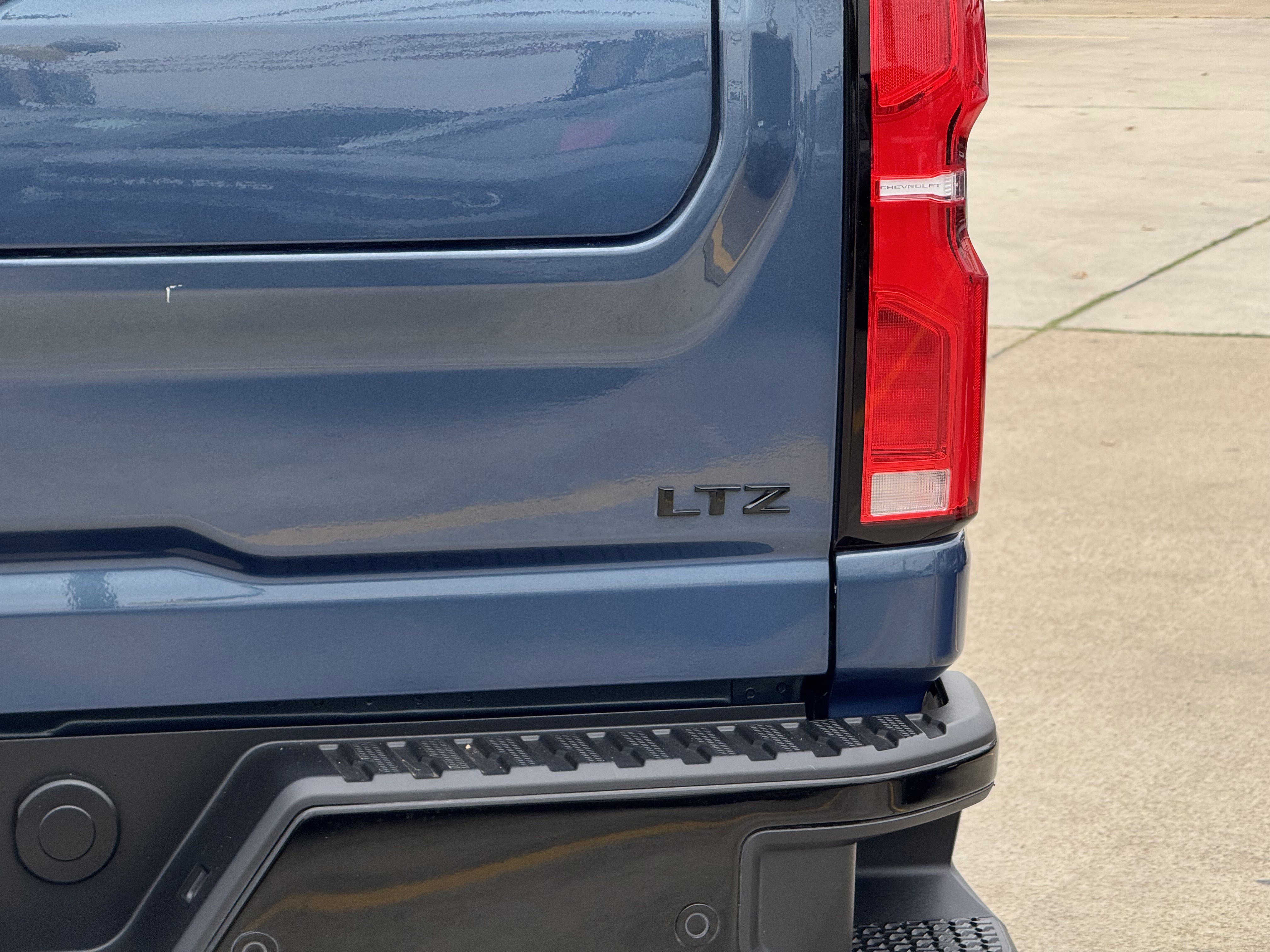 Used 2025 Chevrolet Silverado 2500 LTZ w/ LTZ Plus Package image 11