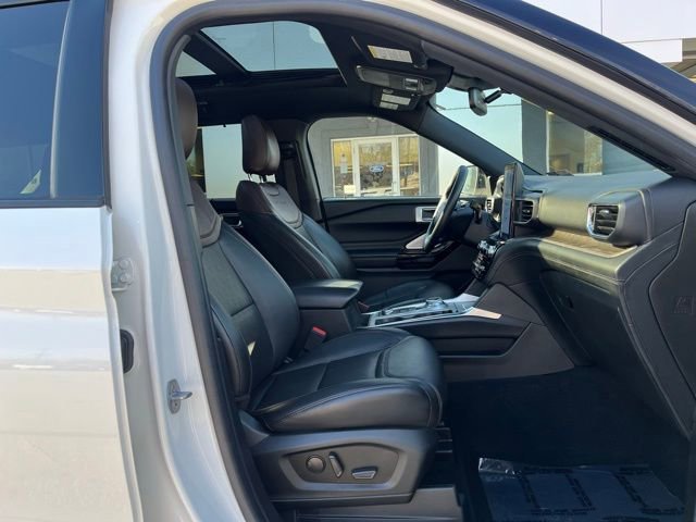Certified 2022 Ford Explorer Platinum w/ Equipment Group 601A image 39