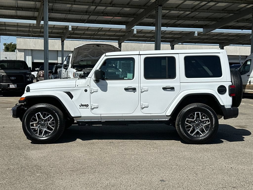Used 2025 Jeep Wrangler Unlimited Sahara AWD/4WD image 6