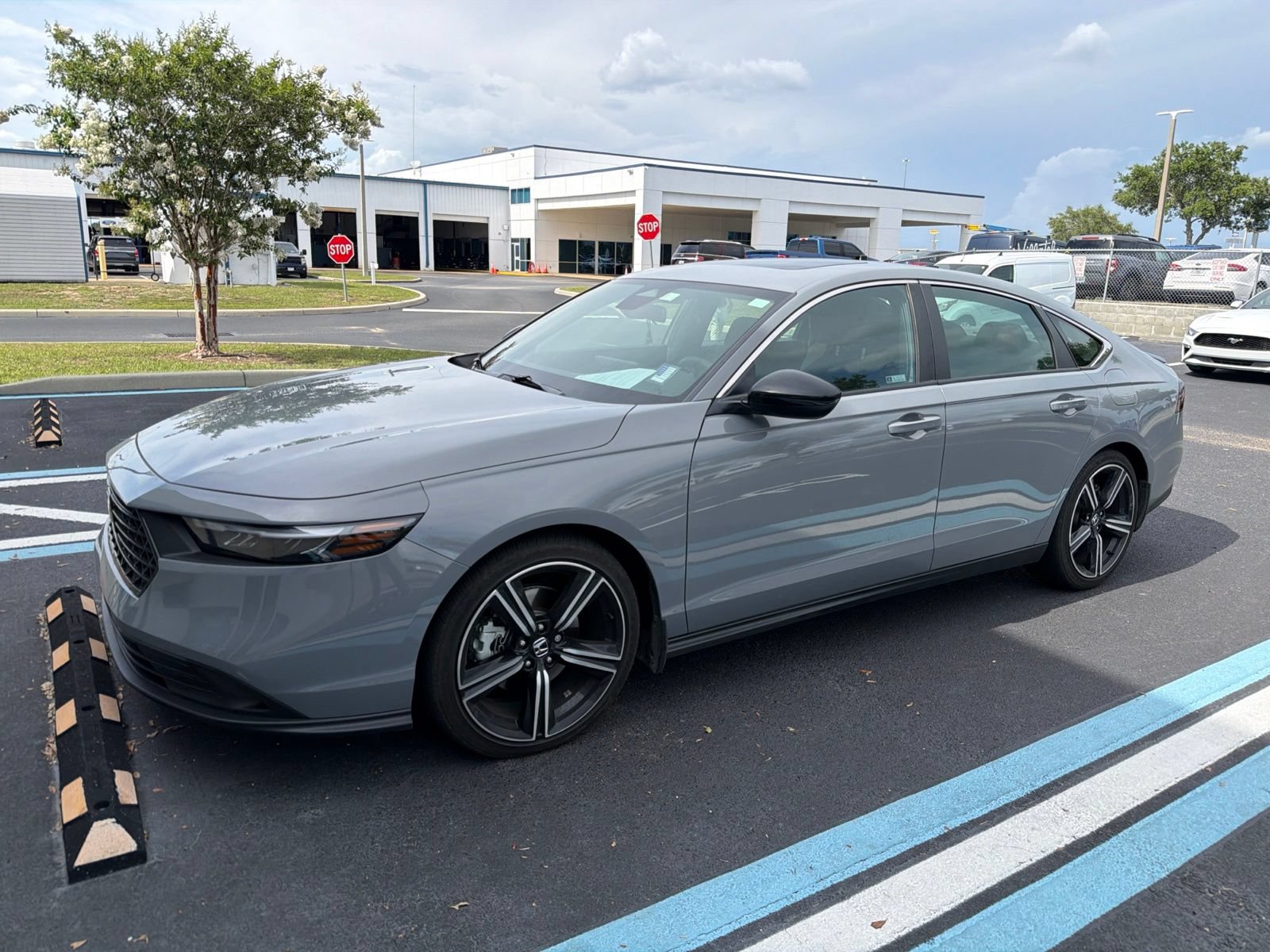 Used 2024 Honda Accord Sport image 2