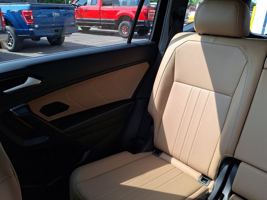 Used 2024 Volkswagen Tiguan SE AWD/4WD image 18