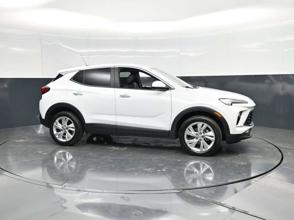 Used 2025 Buick Encore GX Preferred AWD/4WD image 3