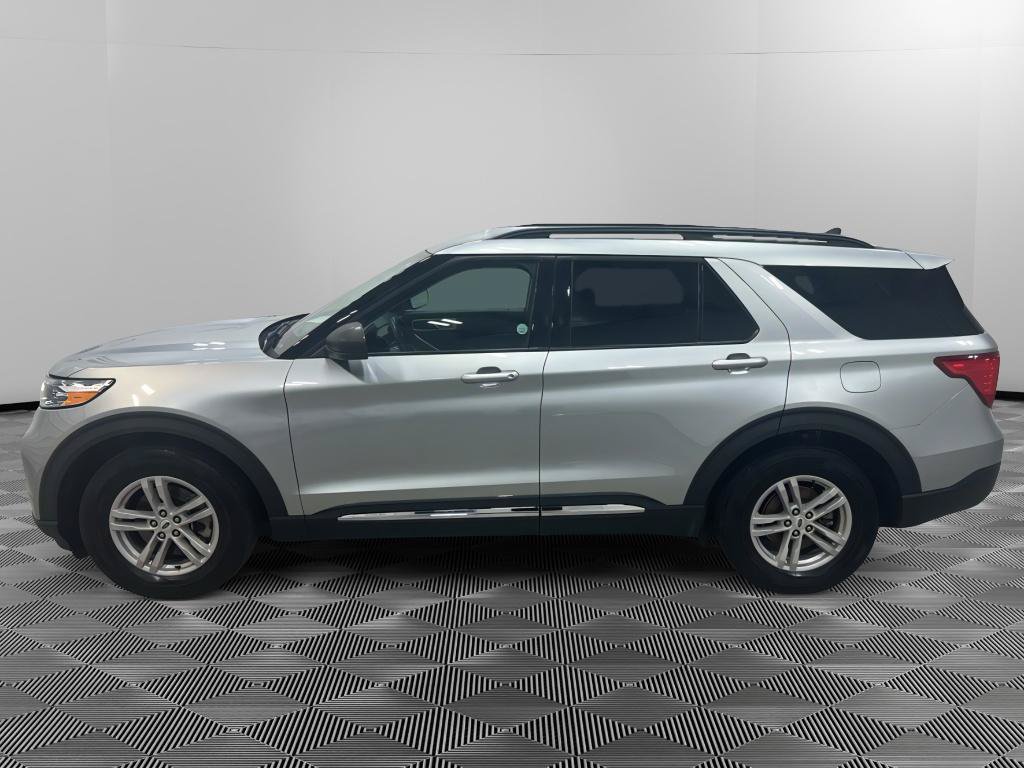 Certified 2024 Ford Explorer XLT RWD image 4