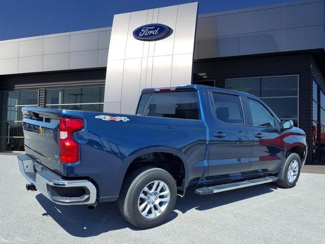 Used 2022 Chevrolet Silverado 1500 LT AWD/4WD image 2