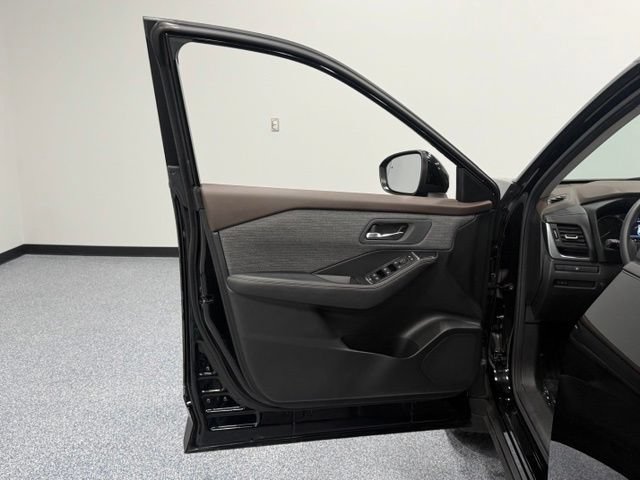Used 2023 Nissan Rogue SV AWD/4WD image 13