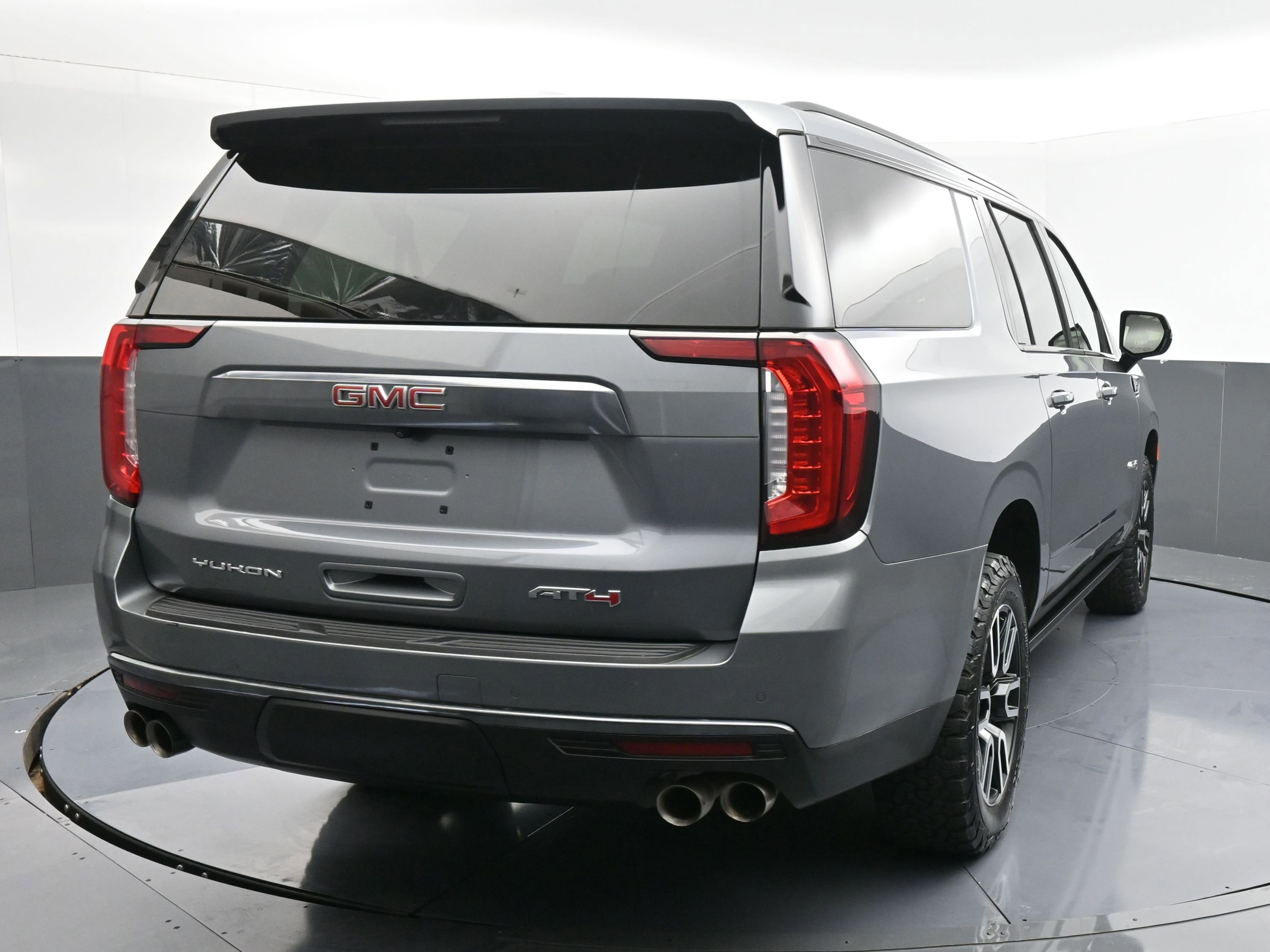 Used 2022 GMC Yukon XL AT4 image 14