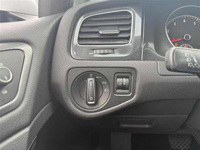 Used 2018 Volkswagen Golf SE FWD image 11