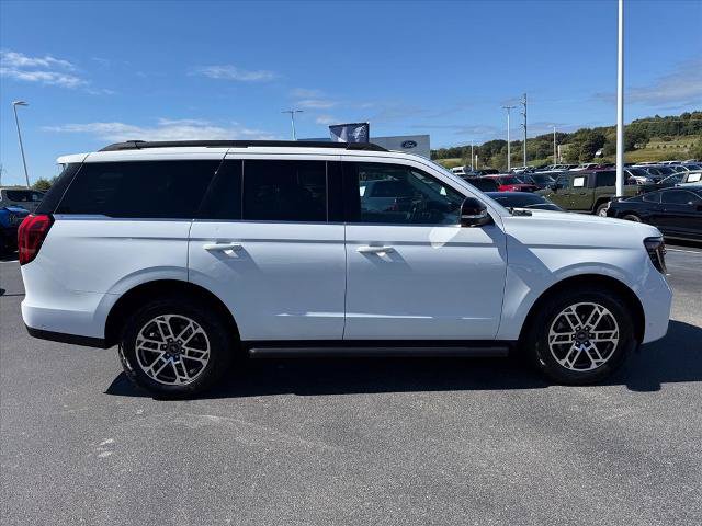 Certified 2025 Ford Expedition Active AWD/4WD image 8