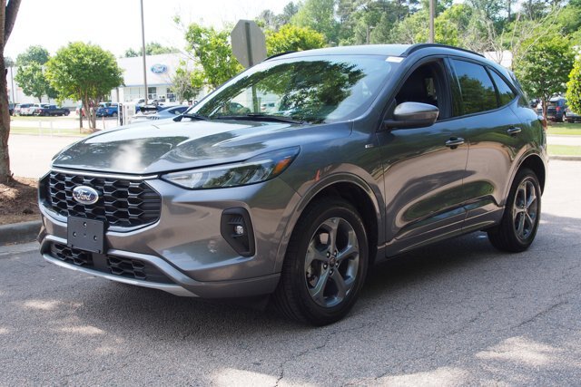 Certified 2023 Ford Escape ST-Line Select w/ Tech Pack #1 AWD/4WD image 3