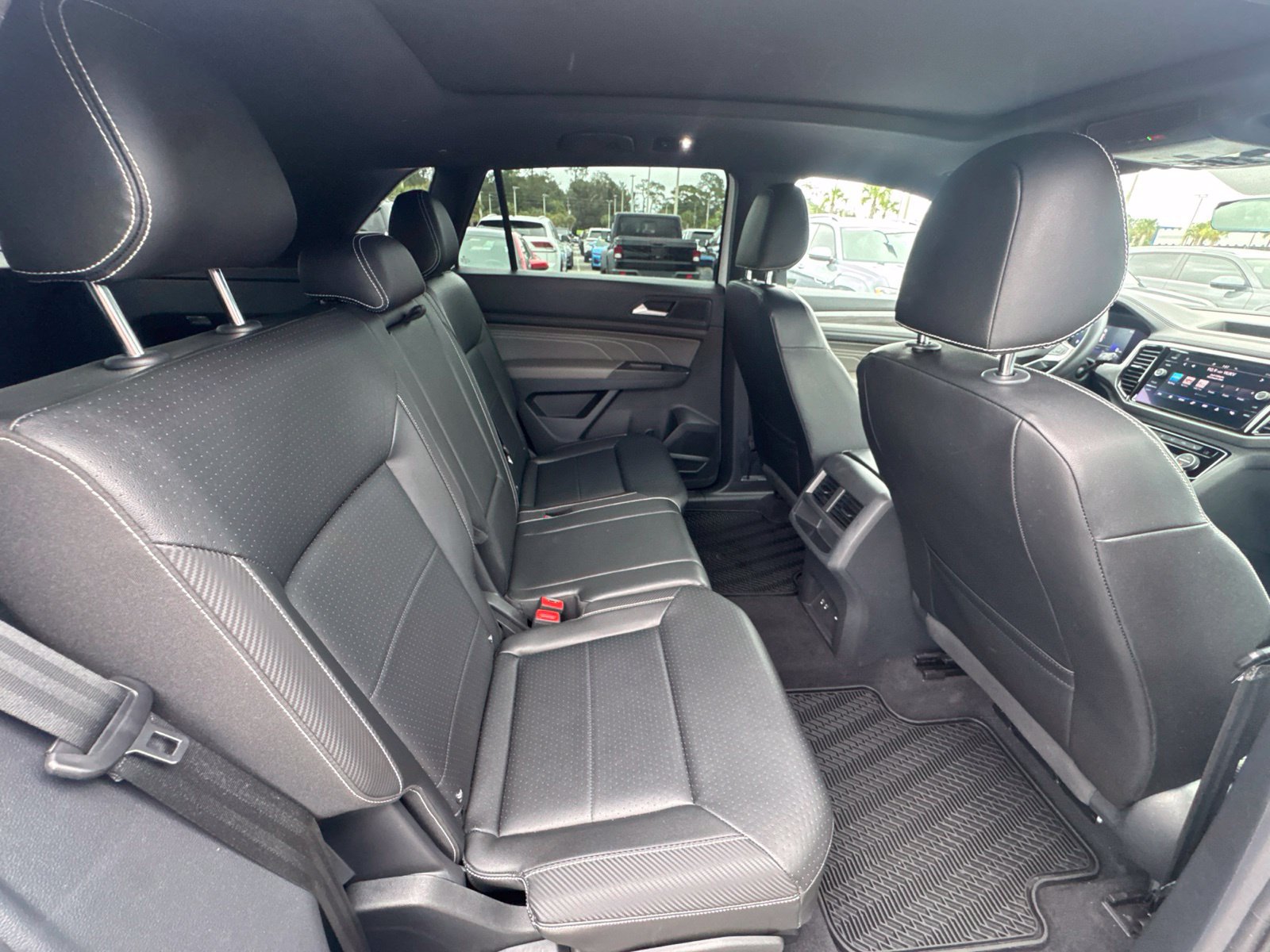 Used 2022 Volkswagen Atlas Cross Sport SE FWD image 16