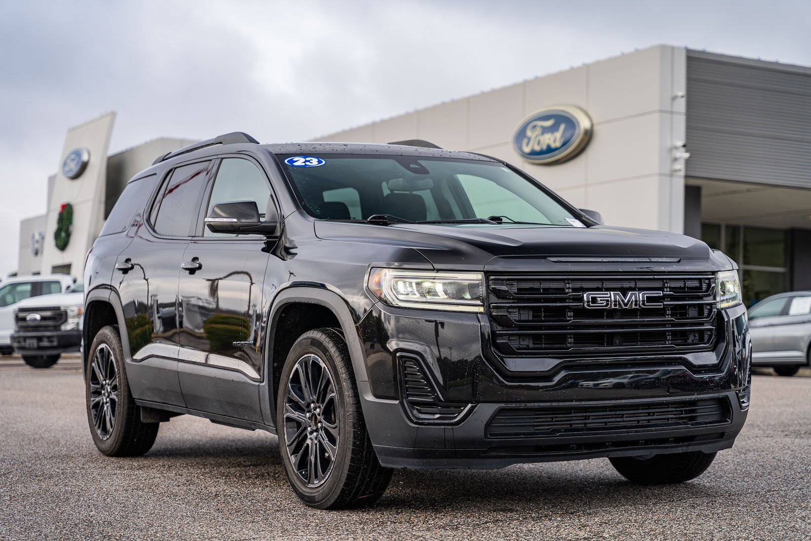 Used 2023 GMC Acadia SLE w/ Driver Convenience Package image 7