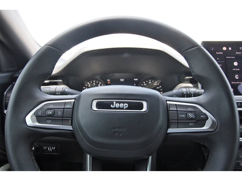 Used 2023 Jeep Compass Latitude AWD/4WD image 16