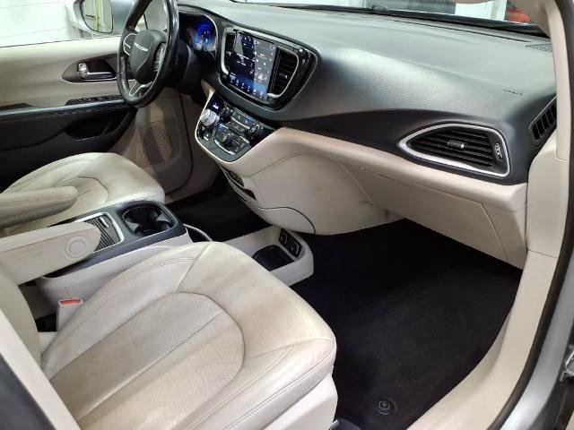 Used 2021 Chrysler Pacifica Touring-L FWD image 17