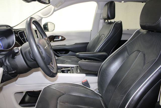 Used 2023 Chrysler Pacifica Limited FWD image 14