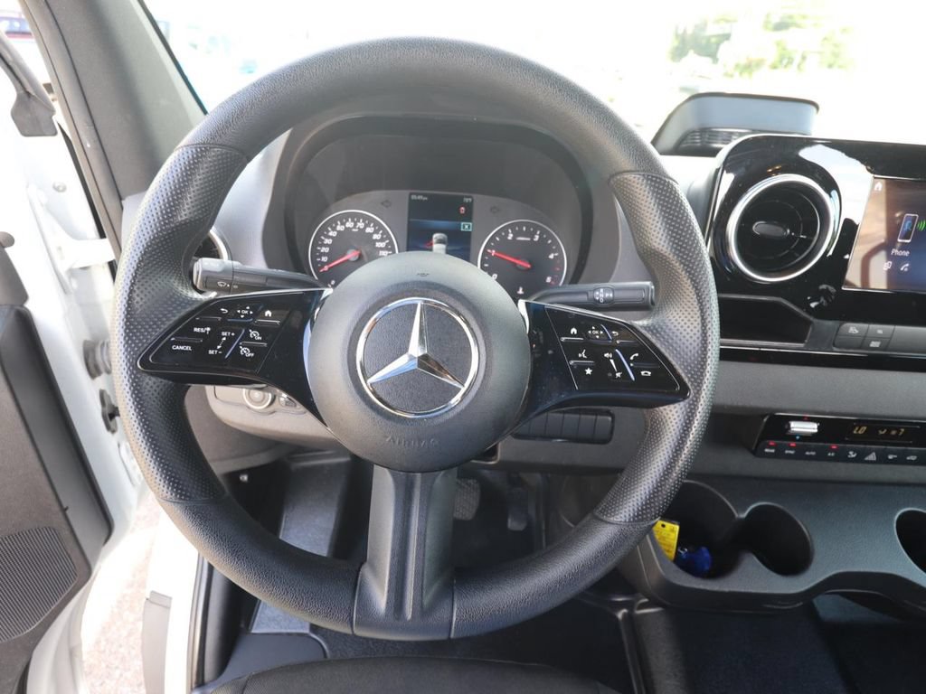 Used 2025 Mercedes-Benz Sprinter 2500 image 19