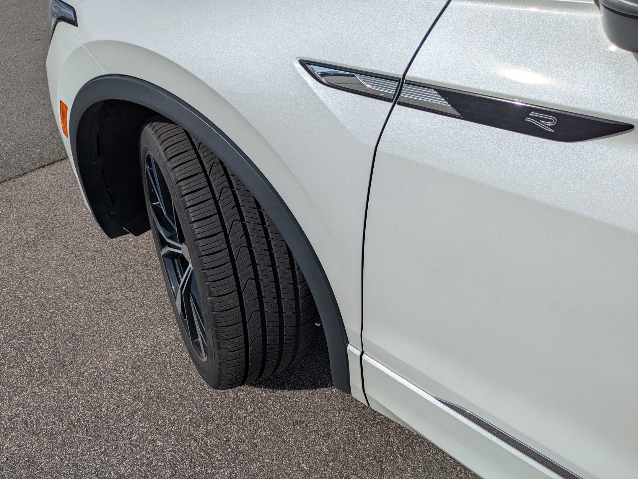 Used 2022 Volkswagen Tiguan SEL R-Line image 33