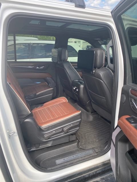 Used 2023 GMC Yukon XL Denali Ultimate AWD/4WD image 6