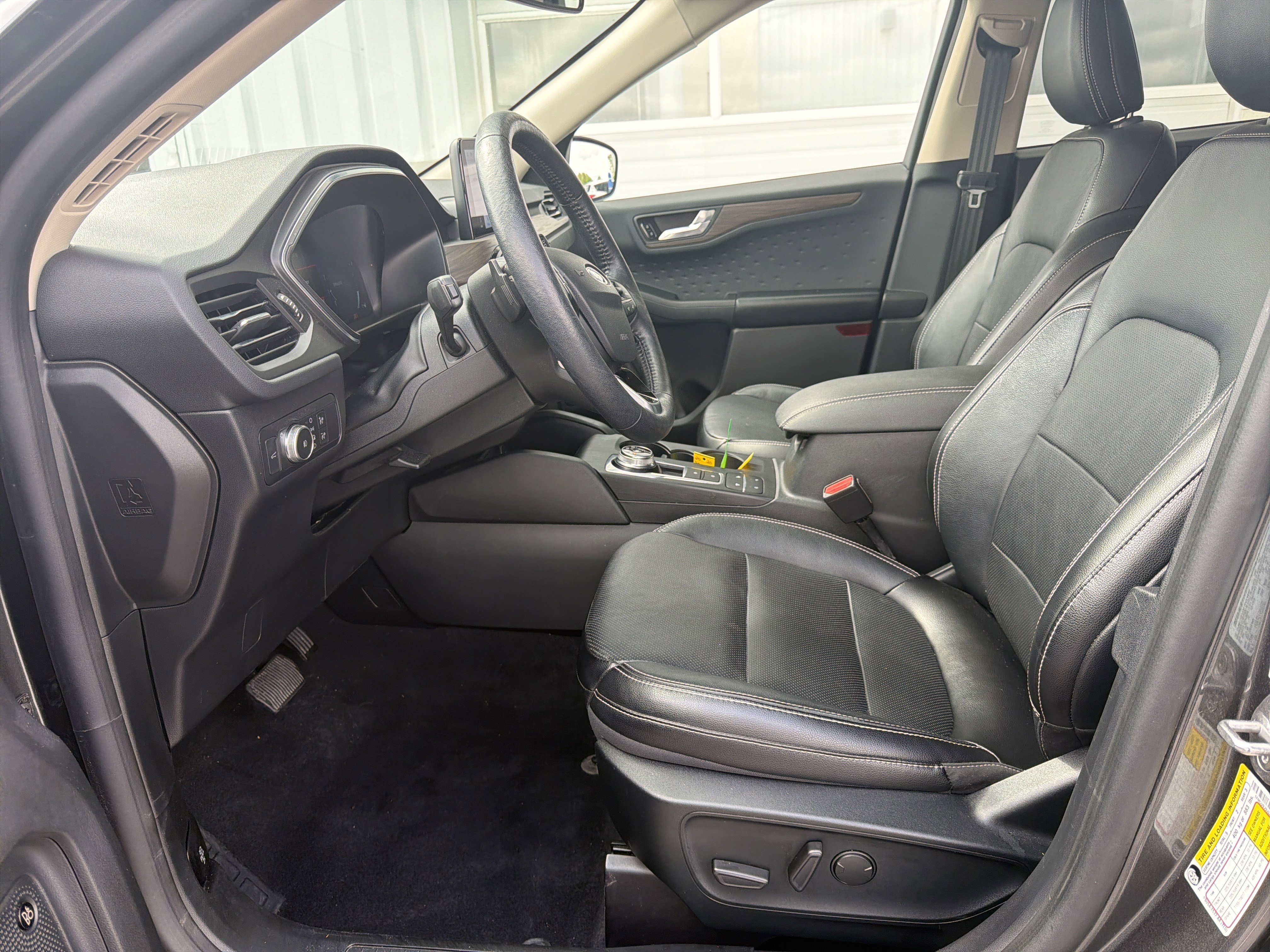 Certified 2020 Ford Escape Titanium AWD/4WD image 21
