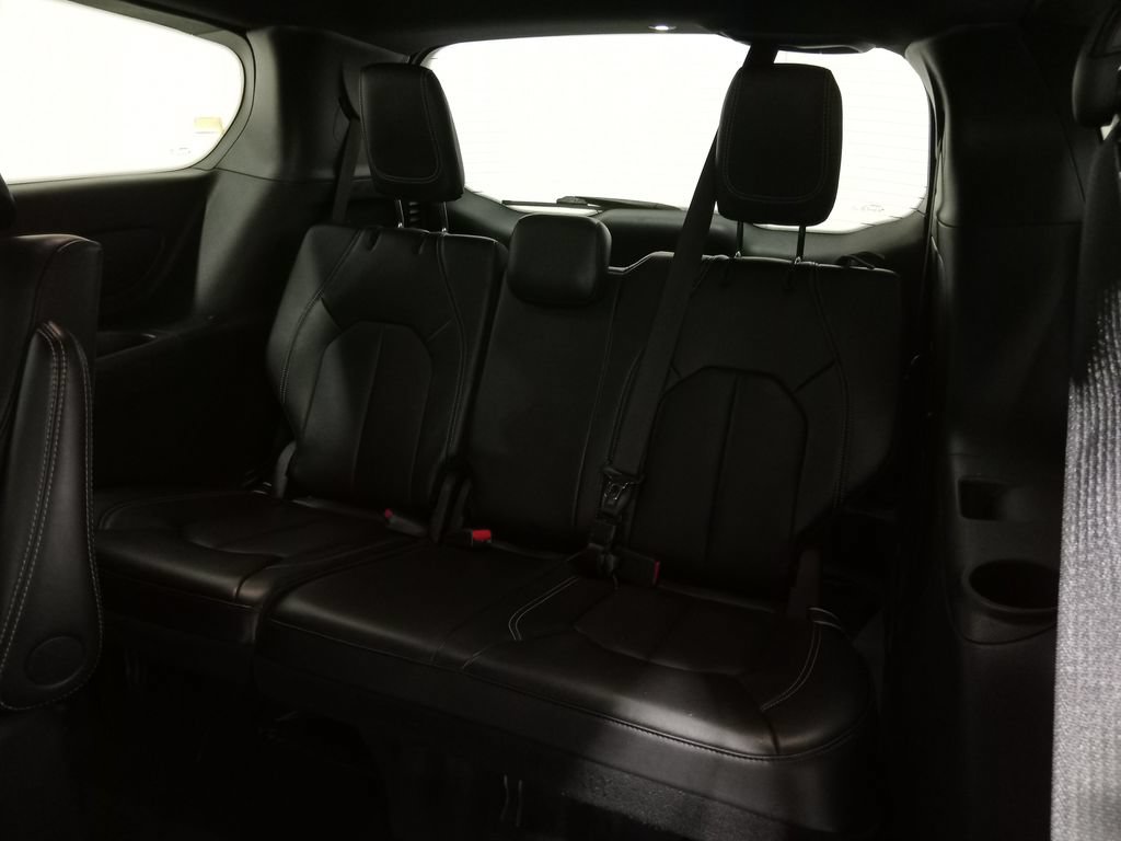 Used 2024 Chrysler Pacifica Limited FWD image 11