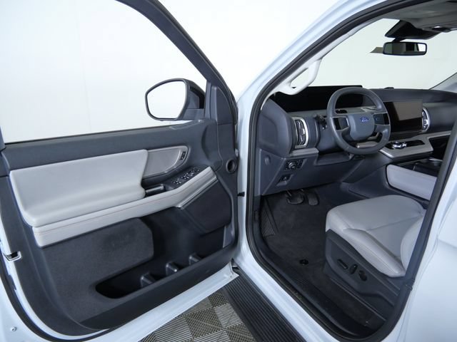 Certified 2025 Ford Expedition Active AWD/4WD image 17