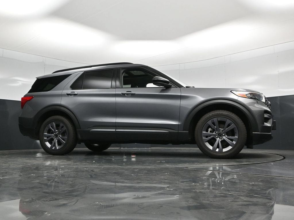 Certified 2022 Ford Explorer XLT w/ Equipment Group 202A AWD/4WD image 57