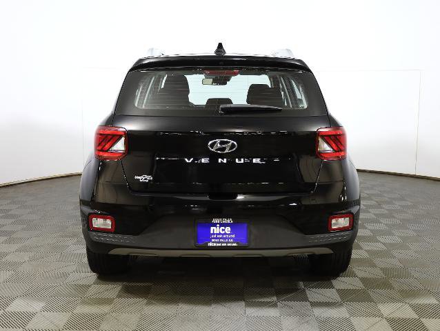 Used 2022 Hyundai Venue SEL image 3