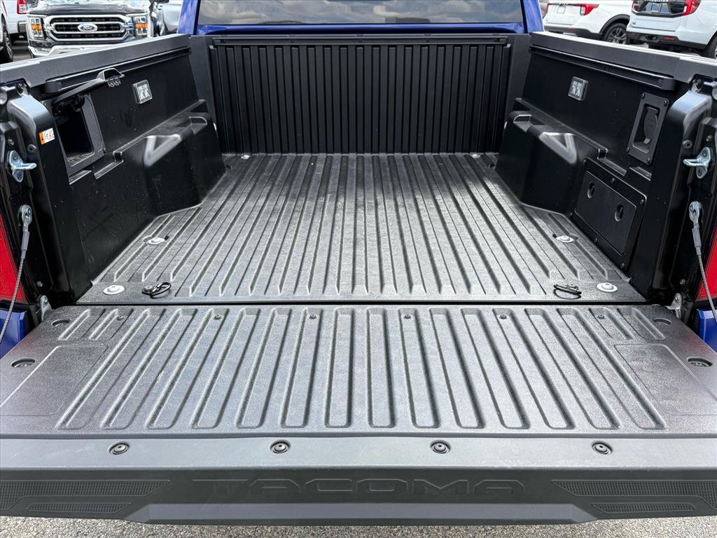 Used 2025 Toyota Tacoma Limited AWD/4WD image 4