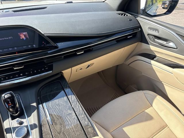 Used 2024 Cadillac Escalade ESV Premium Luxury w/ Performance Package image 15
