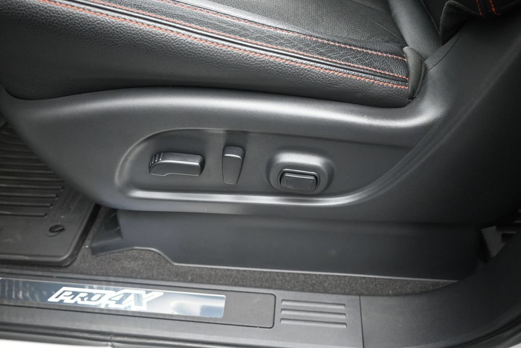 Used 2021 Nissan Titan PRO-4X w/ Pro-4x Convenience Package AWD/4WD image 10