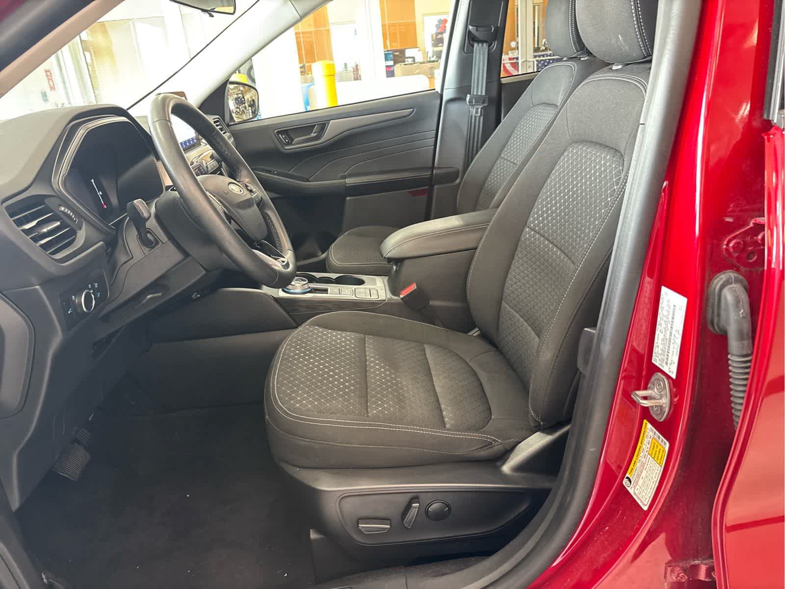 Certified 2023 Ford Escape Active AWD/4WD image 23