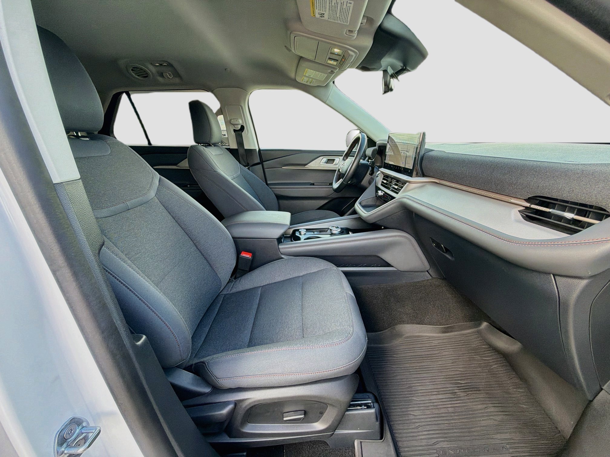 Certified 2025 Ford Explorer Active RWD image 29