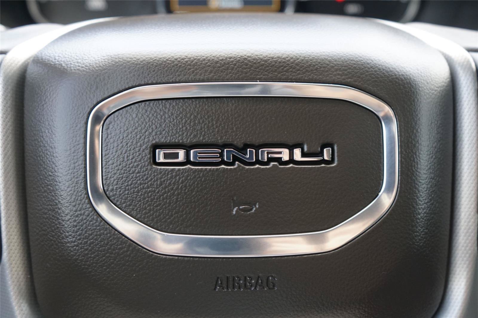 Used 2021 GMC Yukon Denali w/ Denali Ultimate Package AWD/4WD image 15
