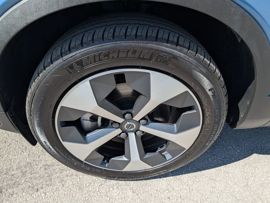 Used 2025 Volvo XC40 B5 Plus AWD/4WD image 34