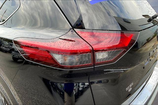 Used 2024 Nissan Rogue Platinum FWD image 22