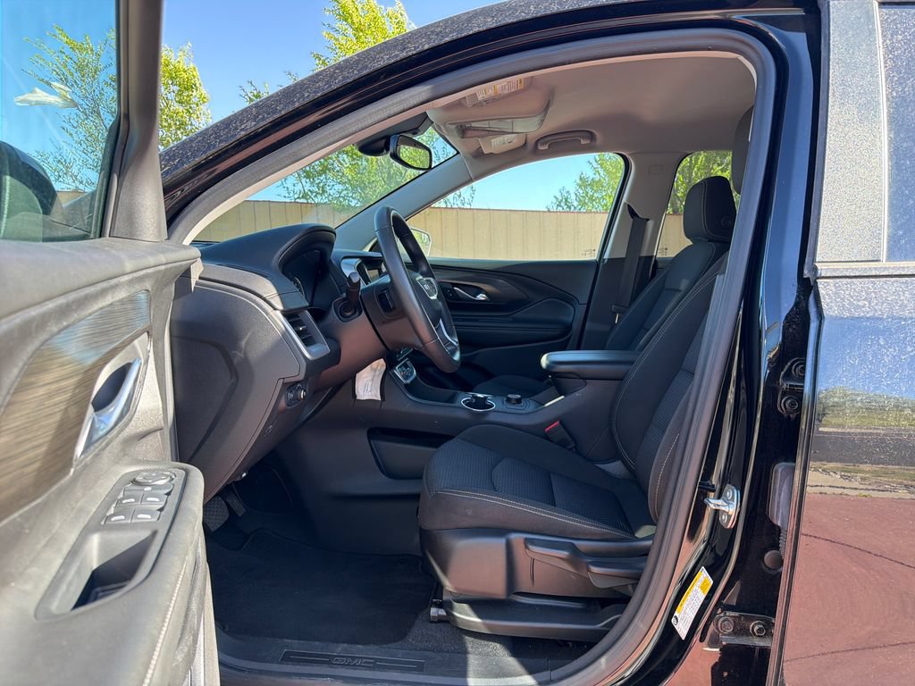 Used 2024 GMC Terrain SLE AWD/4WD image 11