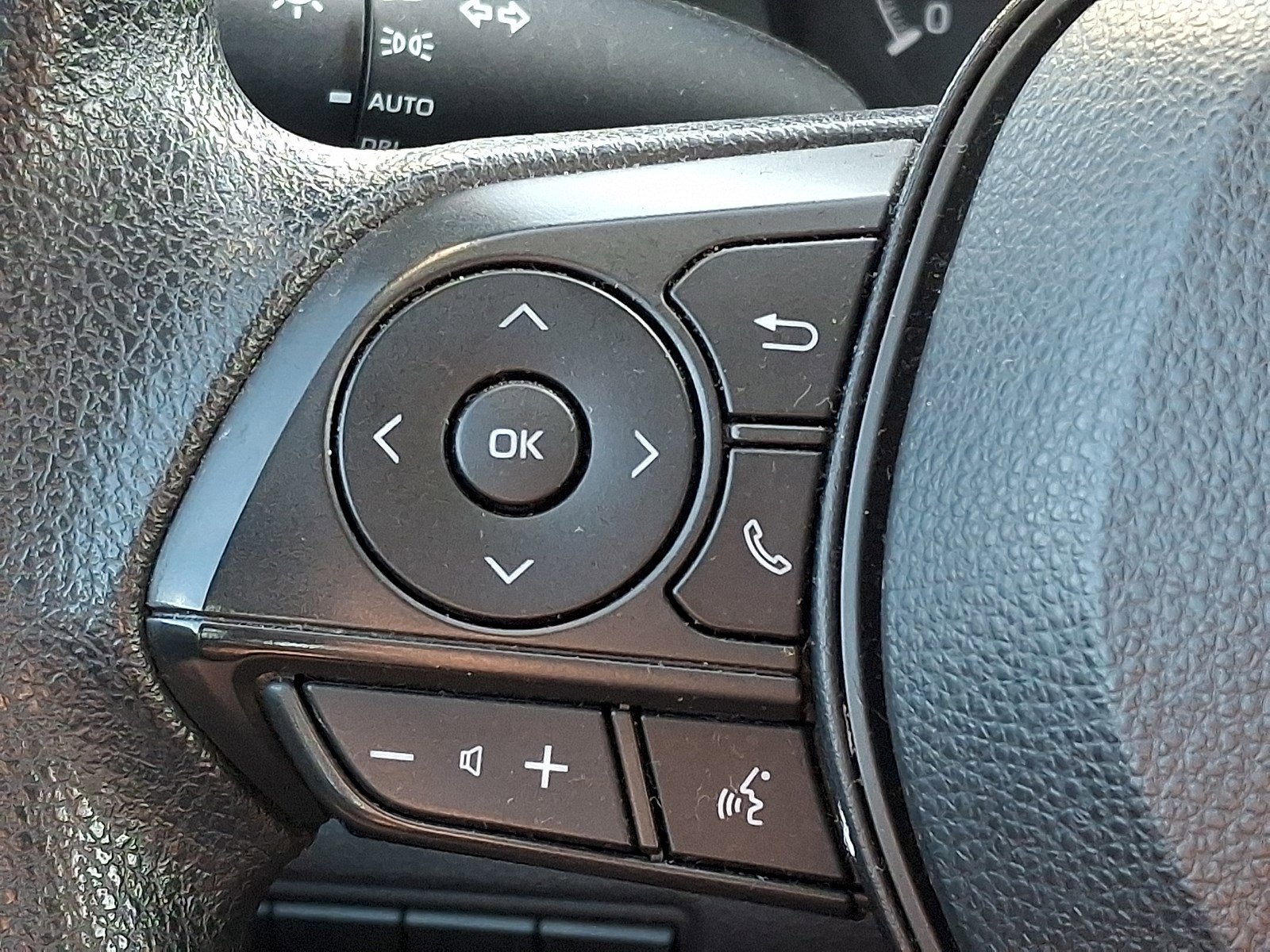 Used 2022 Toyota Corolla LE FWD image 19